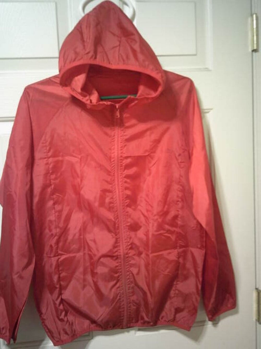 UNISEX RED HOODIE JACKET WINDBREAKER w/ POCKETS FULL ZIP SIZE M THIN PACKABLE